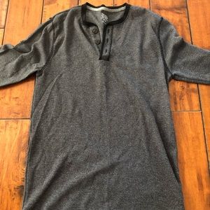 OLD NAVY MENS DARK GREY WAFFLED LONG SLEEVE HENLEY